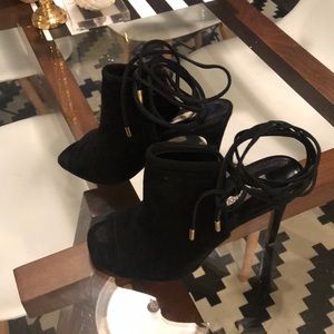 Steve Madden lace up open toe heels / pumps